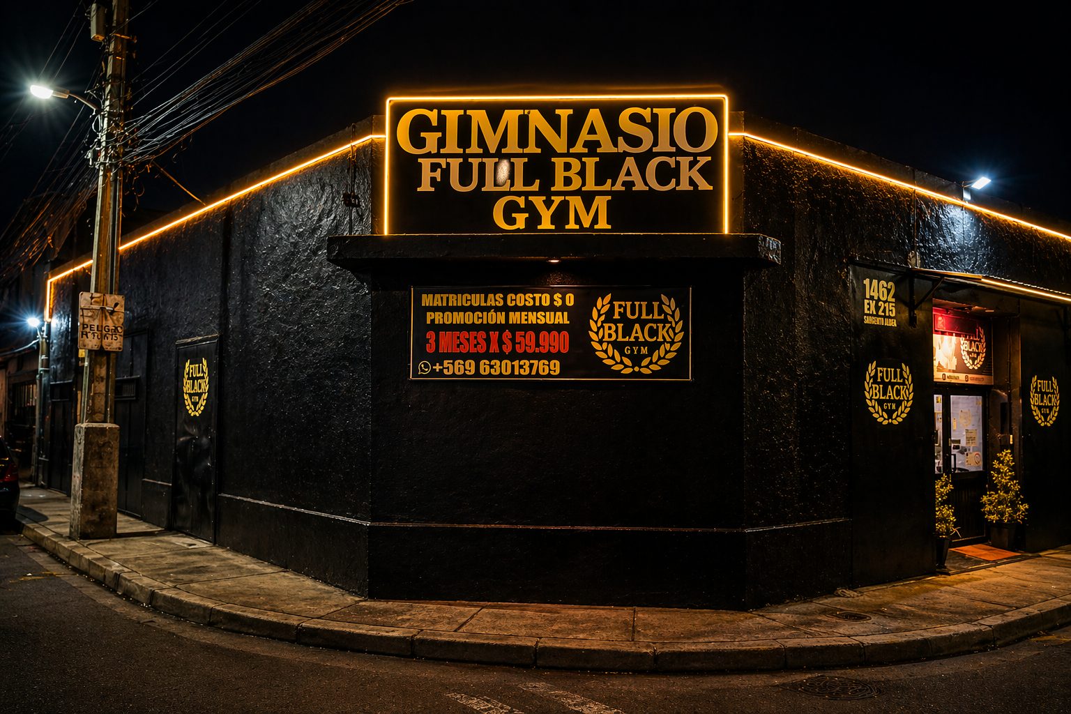Fachada Full Black Gym de noche